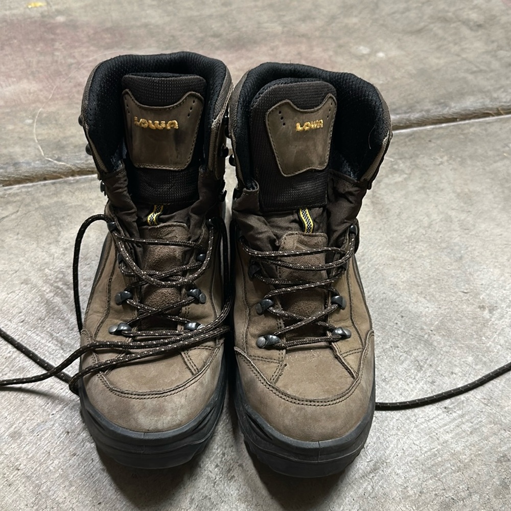 Men’s Lowa Renegade size 11.5. In great shape.